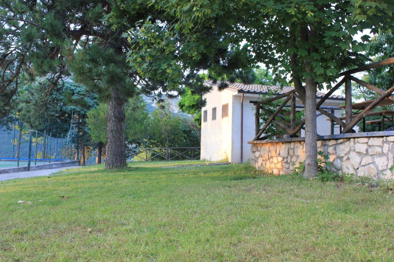 Hotel Adonis Castelvecchio Calvisio Exterior foto